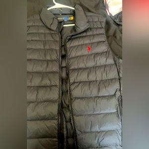Sleeveless polo puffer jacket